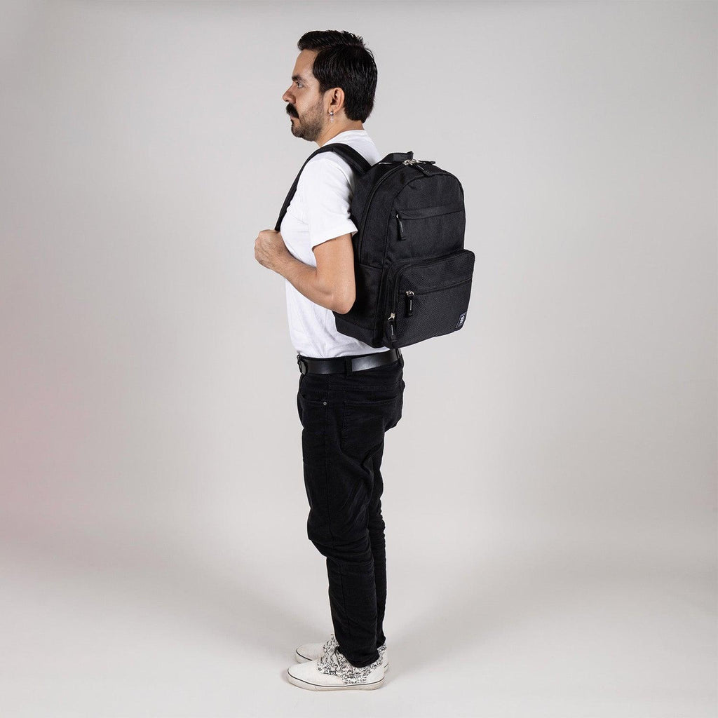 Mochila grande 1818 Unisex NEFRESA Negro con Porta Laptop de hasta 15".